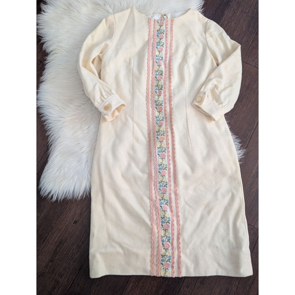 Vintage 1950s 60s Crewel Embroidered Cream White Shift Dress XS-S Small